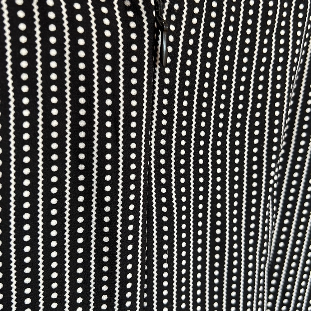 Max Studio Black/Cream V-Neck Jumpsuit. - Picture 6 of 10
